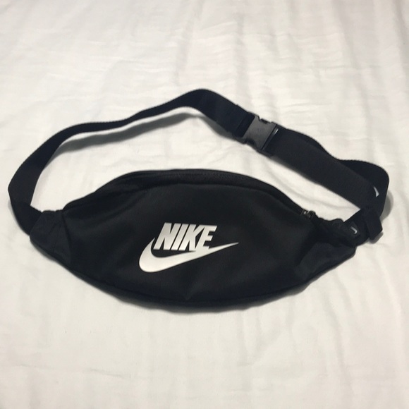 nike bumbag black